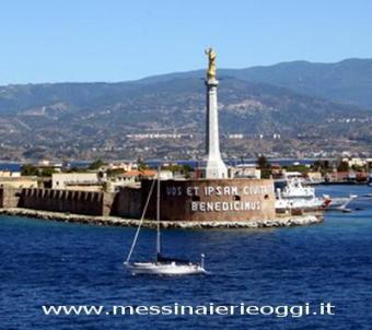 Messina webcam - Il Porto di Messina webcam, Sicily, Messina