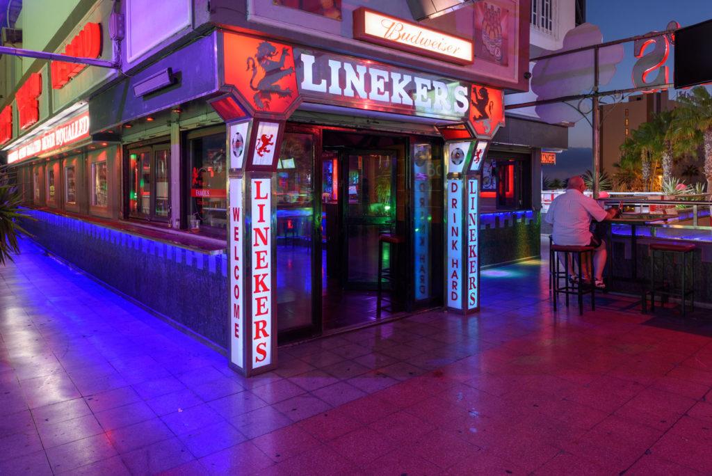 Who owns linekers bar tenerife?